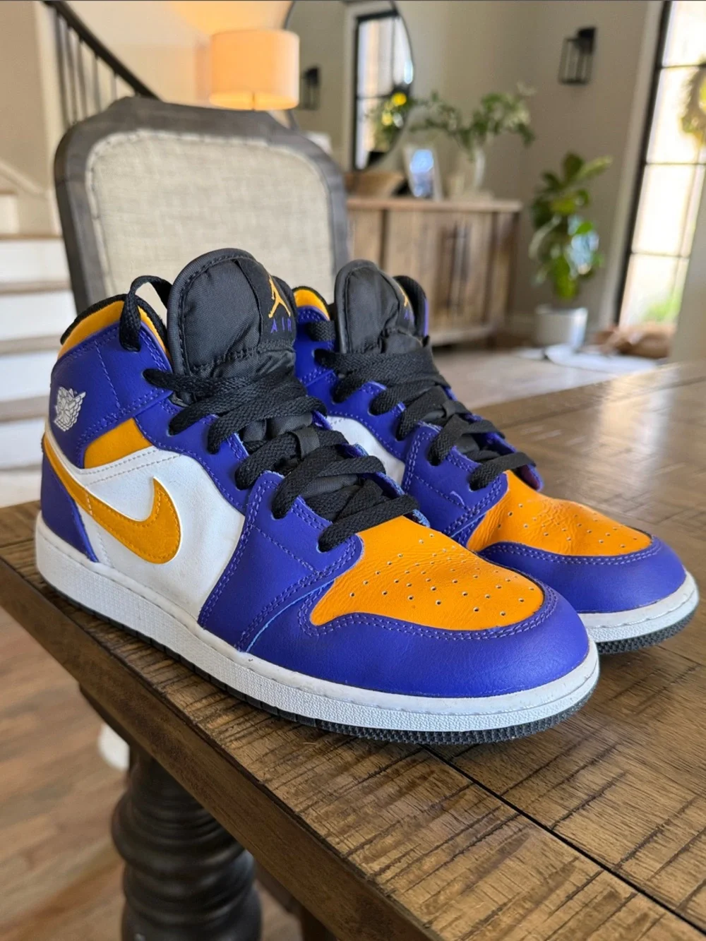 Nike Air Jordan 1 Mid GS “Lakers” Kids 7Y in Purple/Gold/White